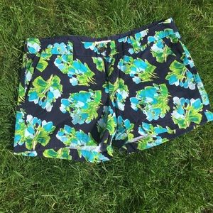 LIKE NEW Hydrangea pattern cotton short